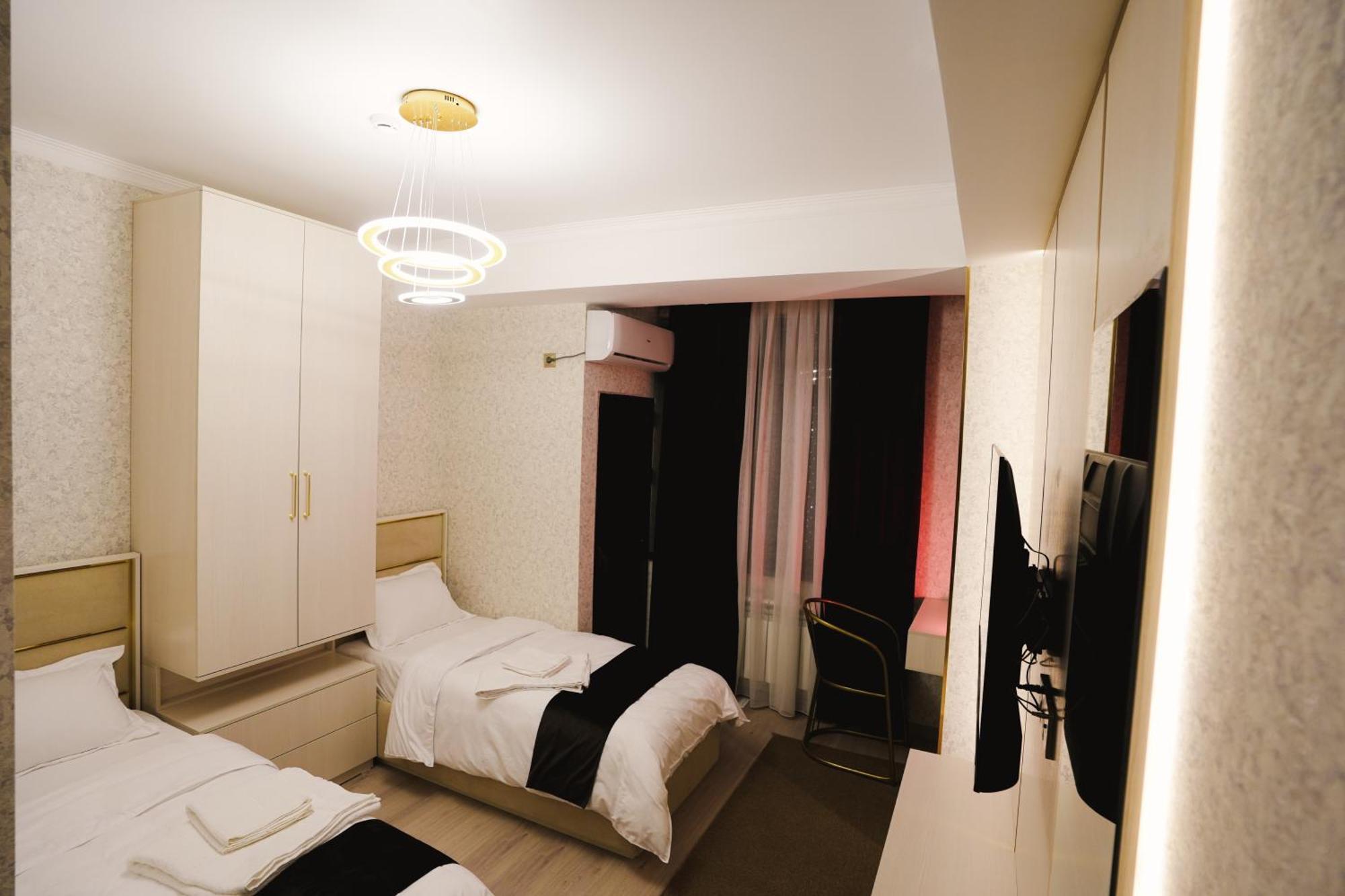 Baland Hotel Душанбе Екстер'єр фото