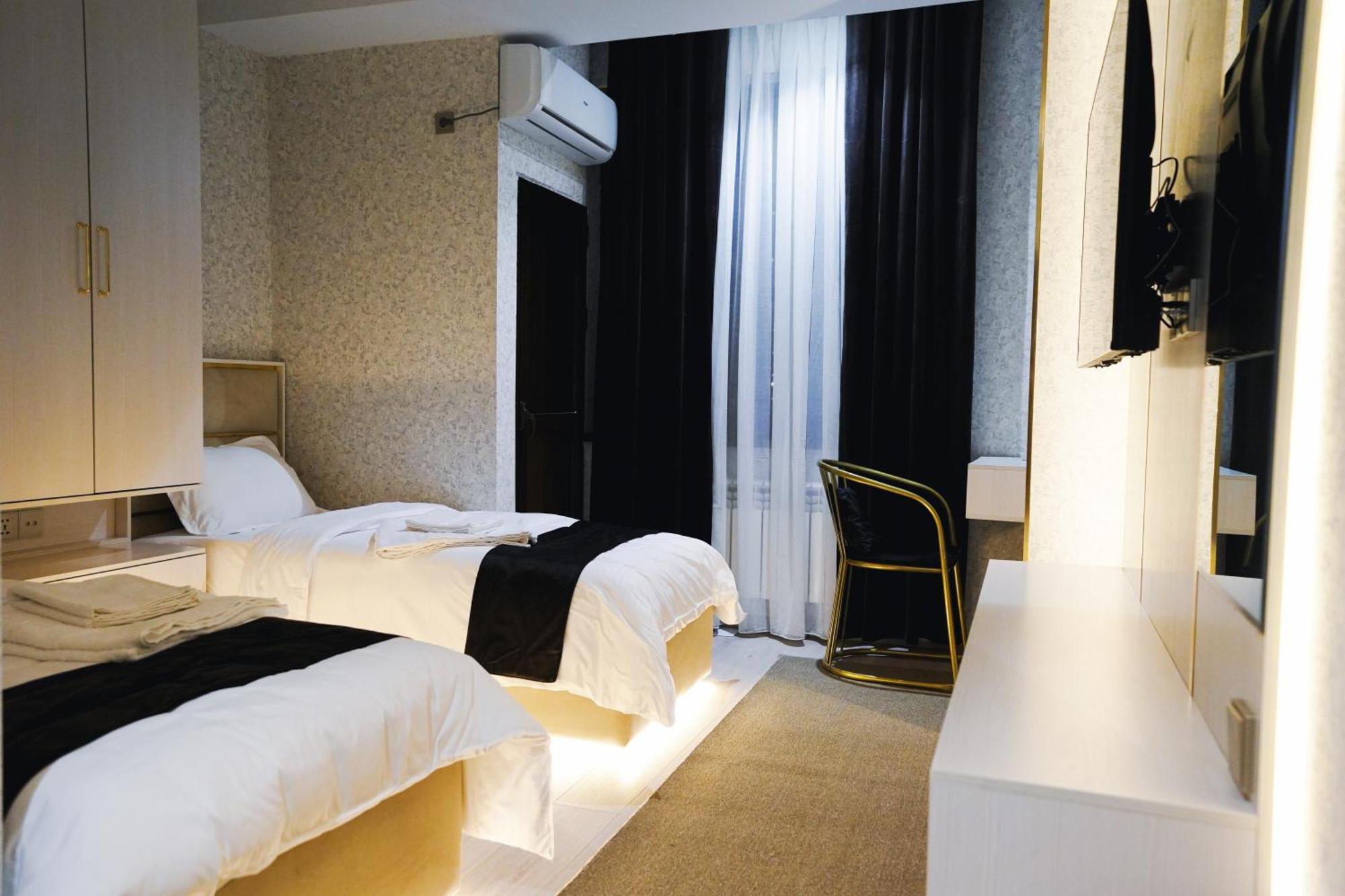 Baland Hotel Душанбе Екстер'єр фото